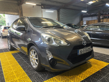 Toyota Aqua DAA-NHP10