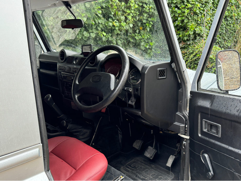 2011 Land Rover Defender 2.4L Diesel For Sale Images