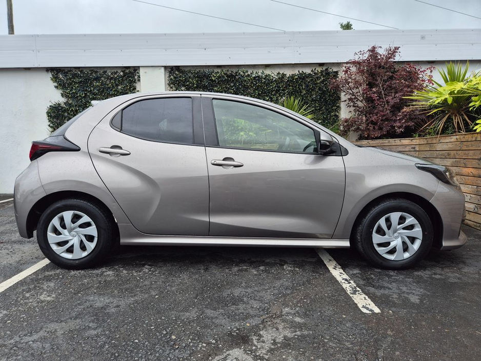 Toyota Yaris 1.5 HYBRID / X SPEC / BEST SMALL CAR ON THE ROAD / TAX €150 — thumbnail 11