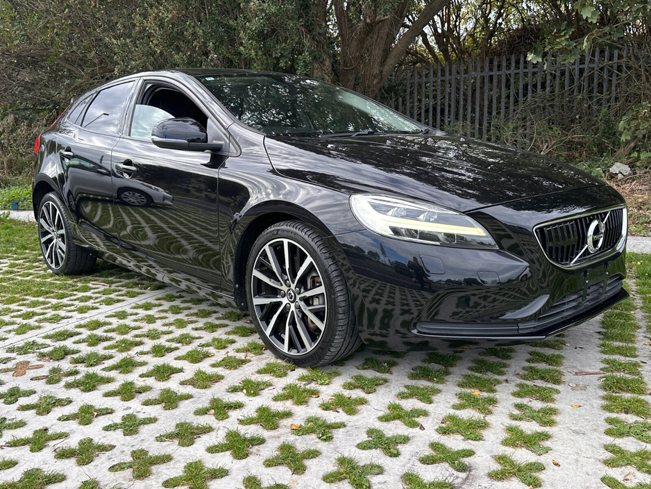 2018 Volvo V40