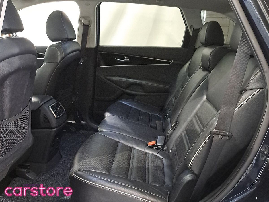 Kia Sorento 2.2 GT Line A/T * Full Kia Service History * 1 Owner Car — thumbnail 10