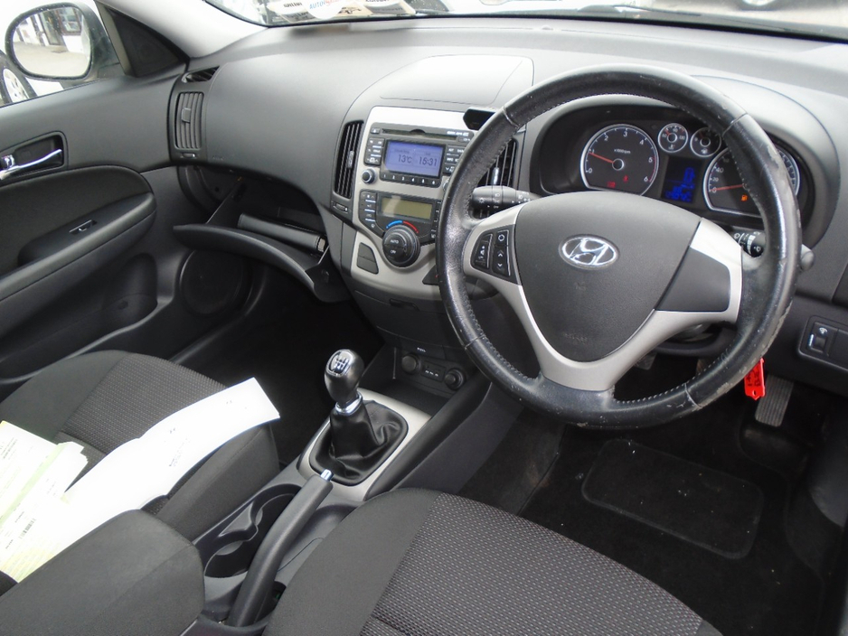 2011 Hyundai i30 1.6L Diesel For Sale Images