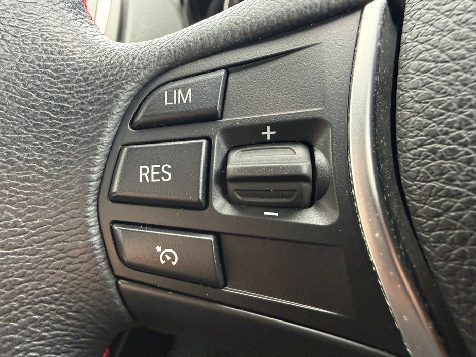 BMW 1 Series SPORT 2.0 DIESEL AUTOMATIC *REAR VIEW CAMERA, 16 " ALLOYS, REVERSE SENSORS, CRUISE CONTROL, BLUETOOTH CONNECTIVITY, DUAL ZONE CLIMATE CONTROL, PUSH START/STOP BUTTON, SERVICE HISTORY* — thumbnail 14