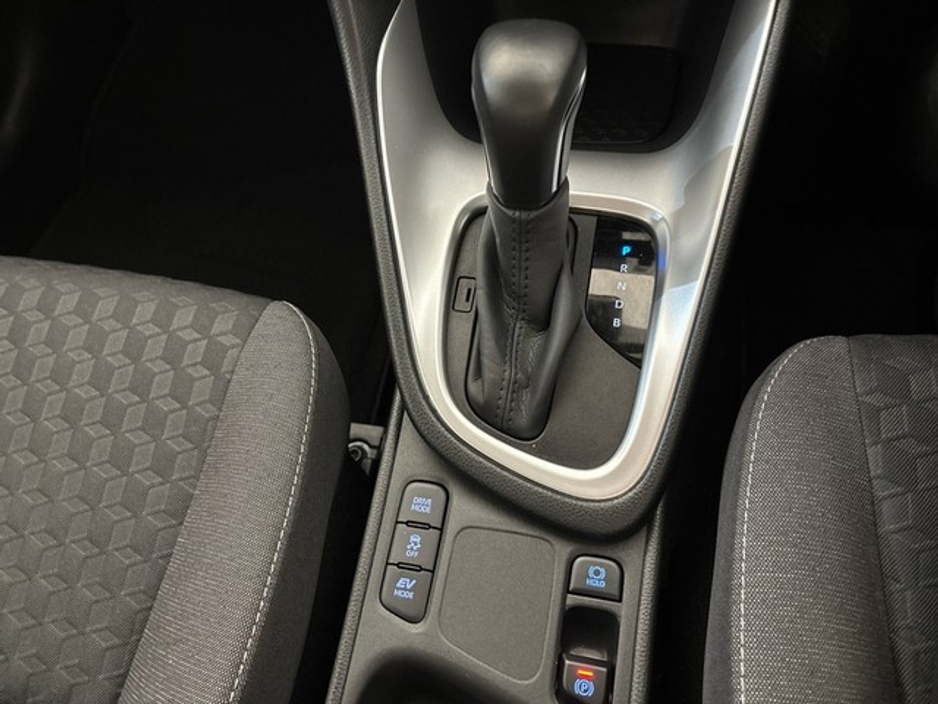 Toyota Yaris HYBRID LUNA — thumbnail 15