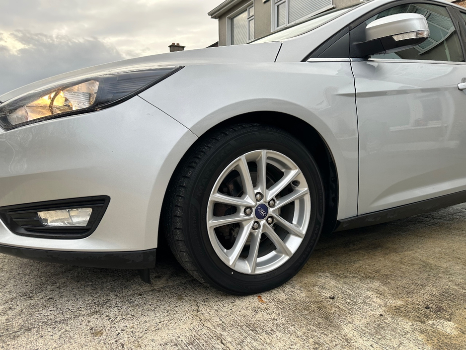 Ford Focus 1.0 T ZETEC ECOBOOST 125 — thumbnail 10