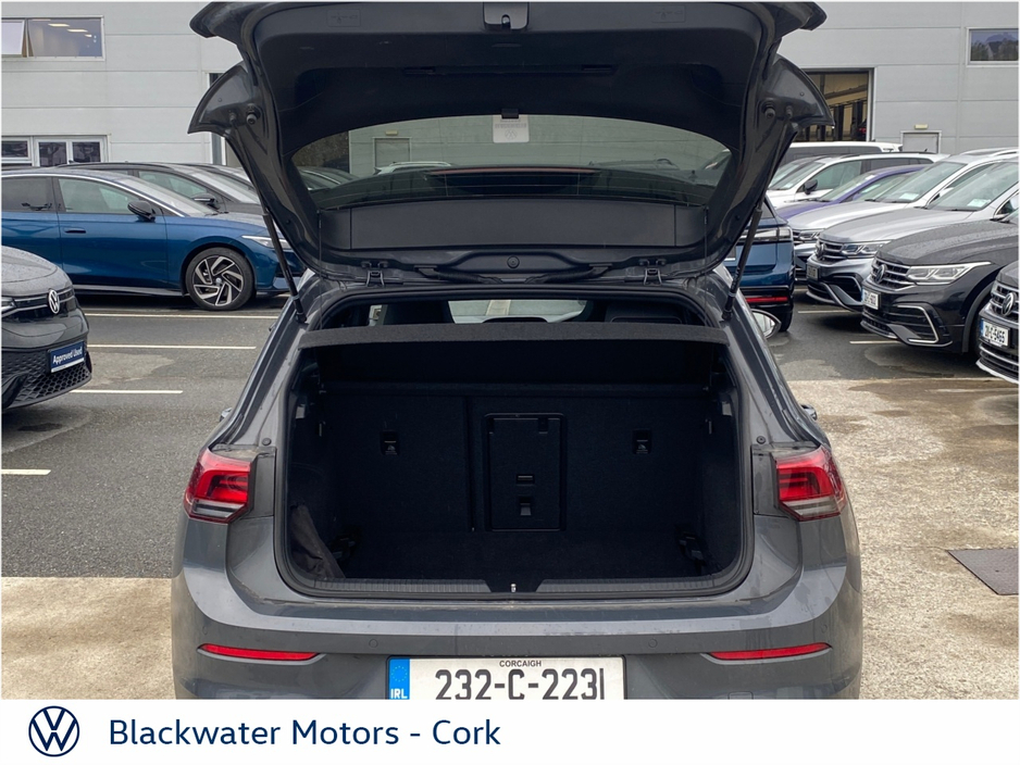 Volkswagen Golf 1.5TSI 130BHP 5DR R-LINE WITH REAR VIEW CAMERA, WINTER PACK & BERGAMO ALLOYS — thumbnail 8