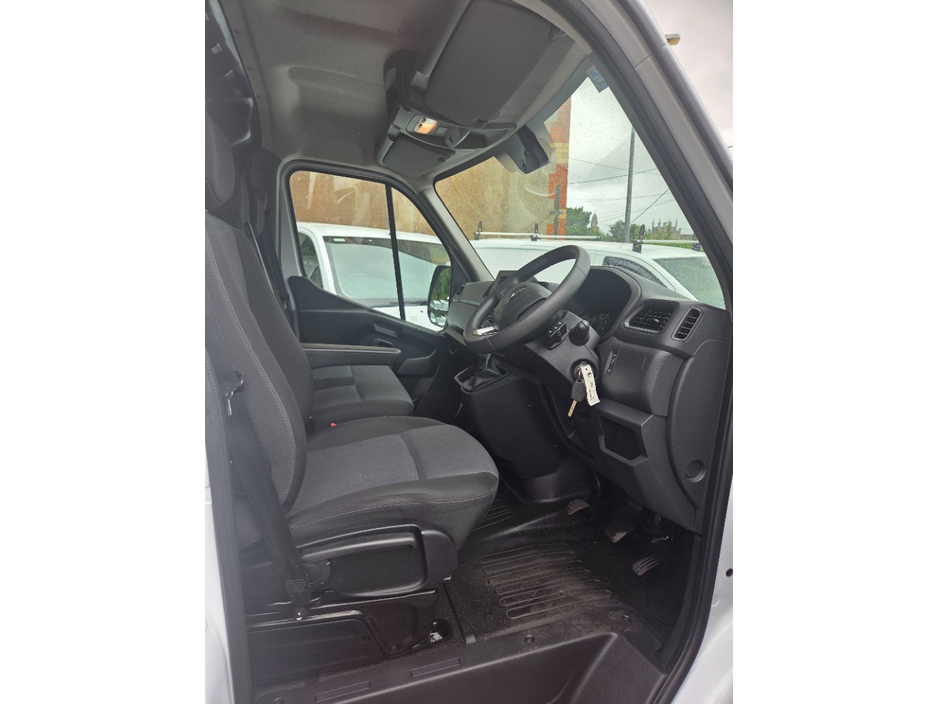 2024 Renault Master 2.3L Diesel For Sale Images