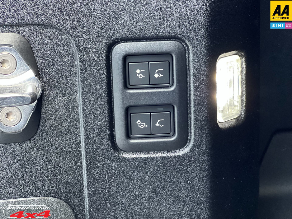 2025 Land Rover Defender 3.0L Diesel For Sale Images