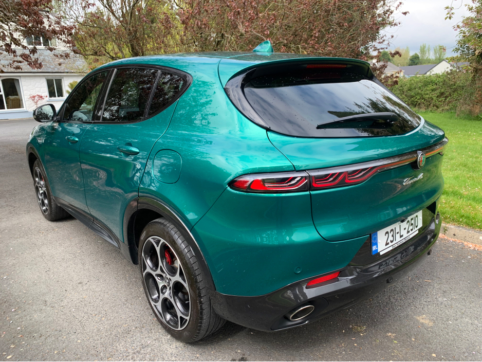 2023 Alfa Romeo Tonale 1.3L Petrol Plug-in Hybrid For Sale Images