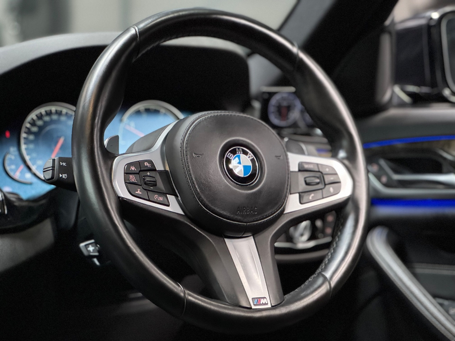 BMW 5 Series M-Sport Pro *Panoramic Sunroof* — thumbnail 14