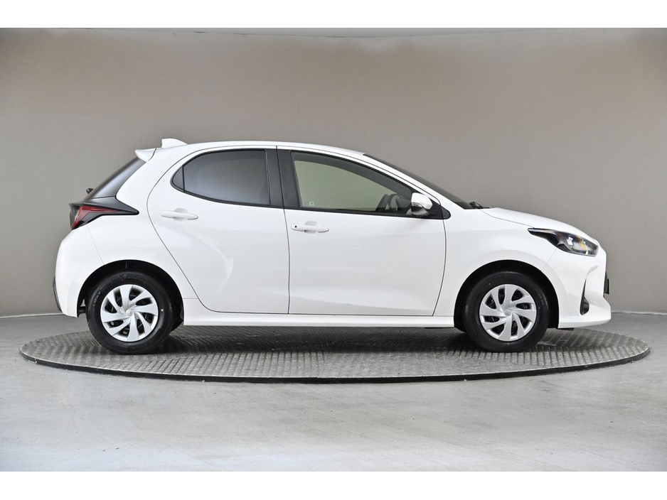 Toyota Yaris 1.5 PETROL HYBRID *REVERSE CAM* — thumbnail 12