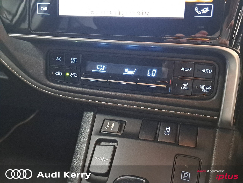 Toyota Auris HYBRID LUNA SPORT 4DR AUTO — thumbnail 17