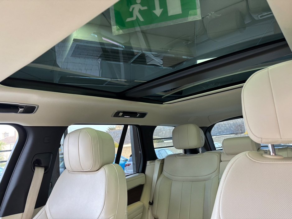2025 Land Rover Range Rover 3L Petrol Plug-in Hybrid For Sale Images