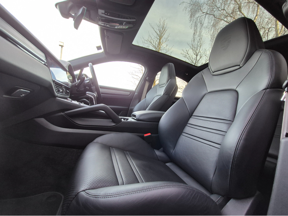 2023 Porsche Cayenne 3.0L Petrol Plug-in Hybrid For Sale Images