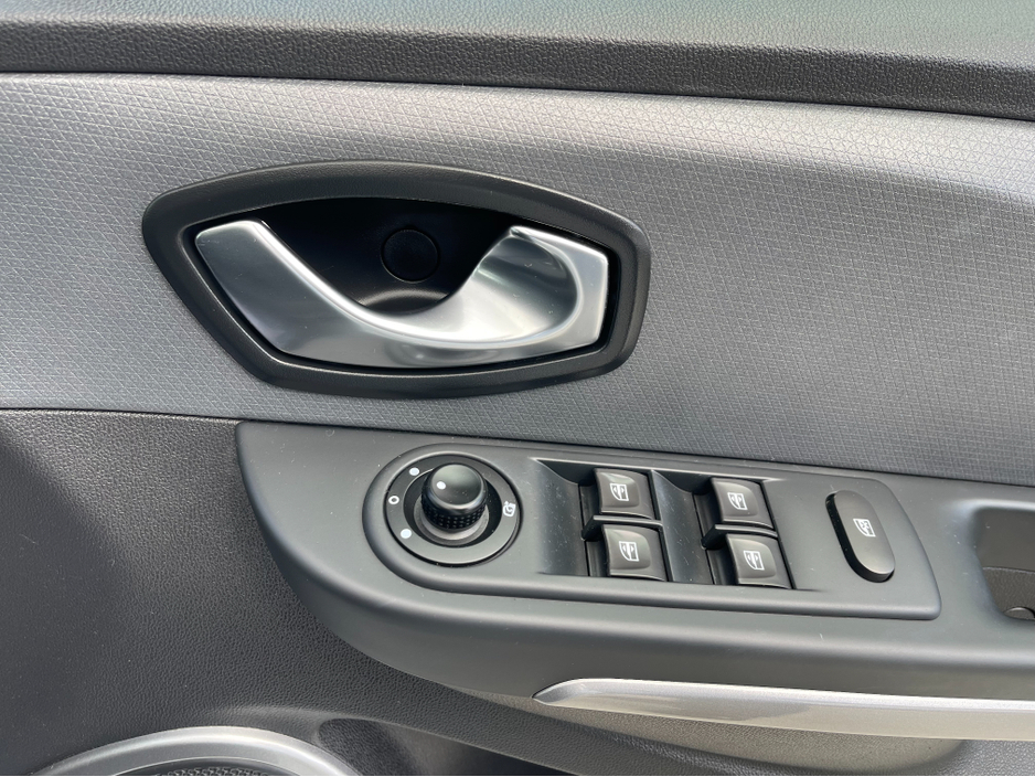 2017 Renault Clio 1.2L Petrol For Sale Images