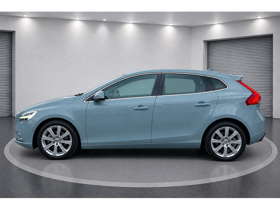 2017 Volvo V40 2L Diesel For Sale Images
