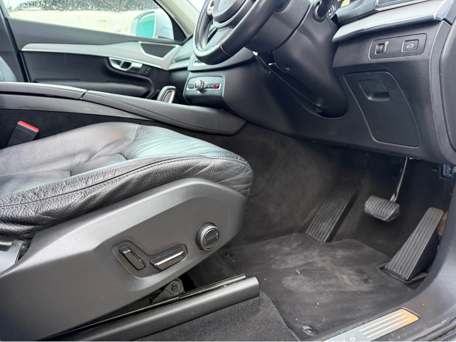 2021 Volvo XC90 2L Diesel For Sale Images
