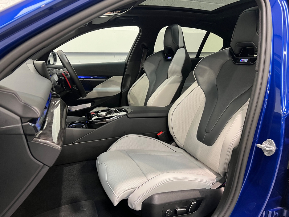 2025 BMW M5 4.5L Petrol Plug-in Hybrid For Sale Images