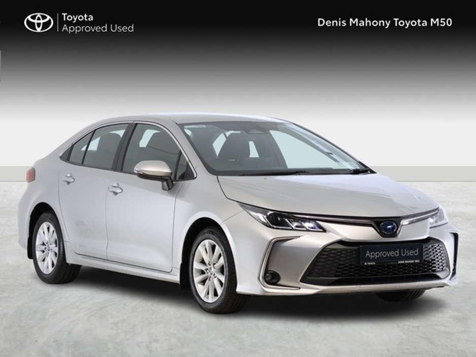 Toyota Corolla Luna Hybrid Saloon