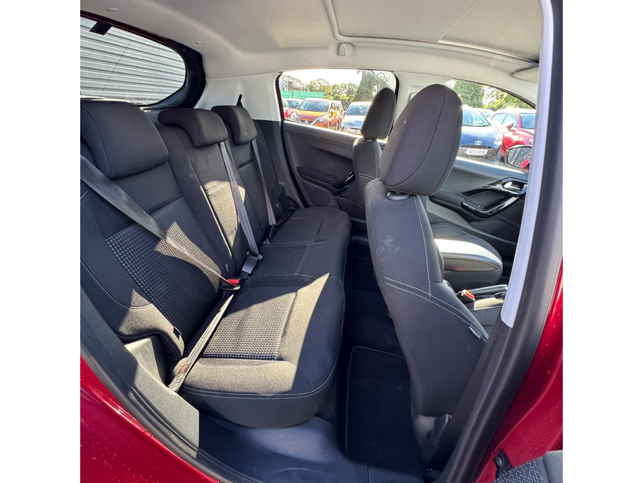 Peugeot 208 — thumbnail 13