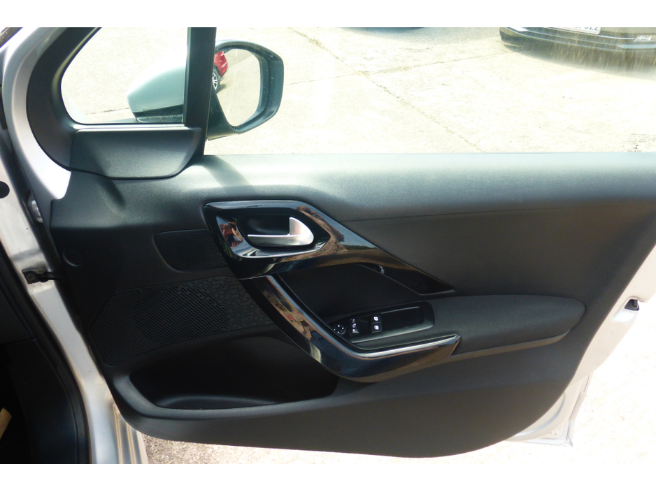 2014 Peugeot 208 1L Petrol For Sale Images