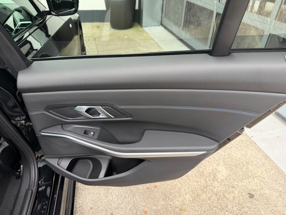 BMW 3 Series 330E M SPORT PRO — thumbnail 18