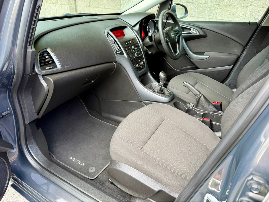 2014 Opel Astra 1.7L Diesel For Sale Images