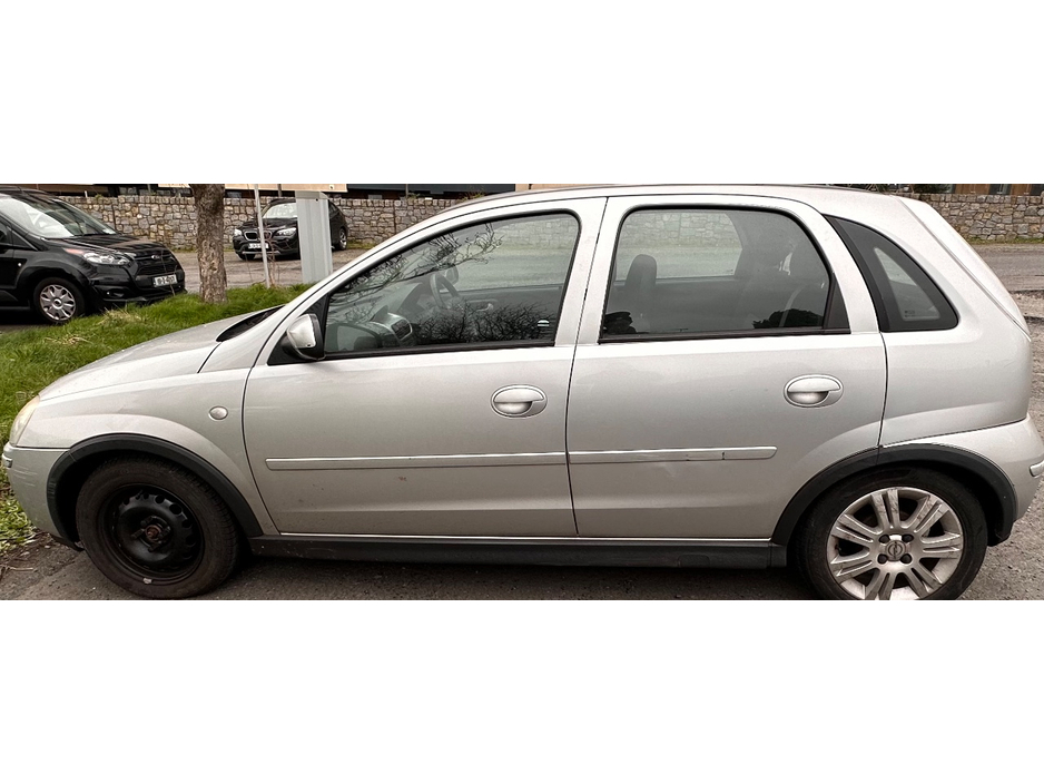 Opel Corsa CLUB 1.2I 16V 5DR — thumbnail 4