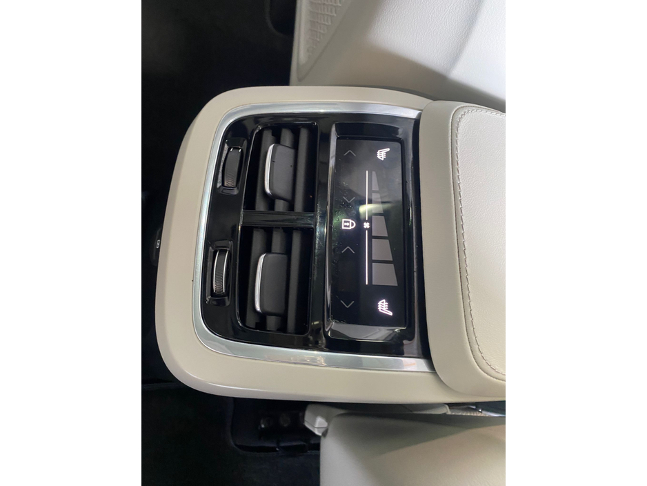 2023 Volvo XC90 2L Petrol Plug-in Hybrid For Sale Images