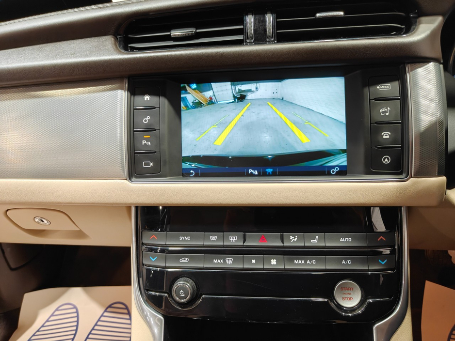Jaguar XF 2.0 D PORTFOLIO 180PS AUTO 4DR — thumbnail 17