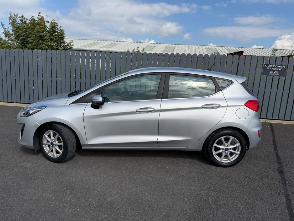 Ford Fiesta 1.1 ZETEC 85PS 5DR — thumbnail 6