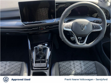 Volkswagen Golf *R-Line* 1.5TSI 150HP...