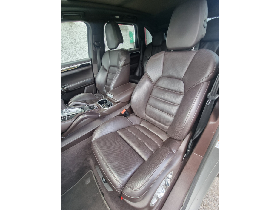 2015 Porsche Cayenne 3L Petrol Plug-in Hybrid For Sale Images