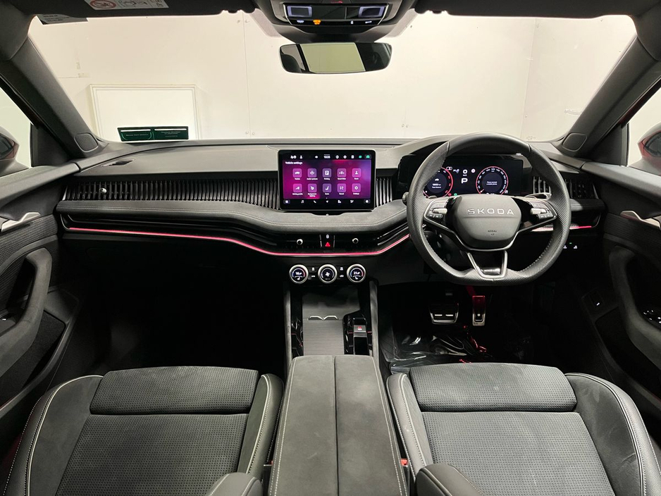 Skoda Superb Sportline DSG 2.0 TDI 150BHP - Reversing Camera - Ambient Lighting - Climate Control - Electric Heated Memory Seats - Keyless Start - Apple CarPlay/Android Auto — thumbnail 3