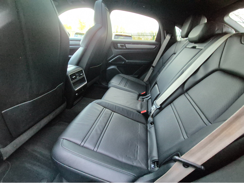 2023 Porsche Cayenne 3.0L Petrol Plug-in Hybrid For Sale Images