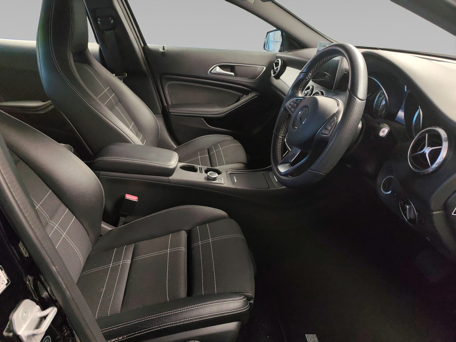 Mercedes-Benz GLA Class 1.6 Petrol Auto — thumbnail 13