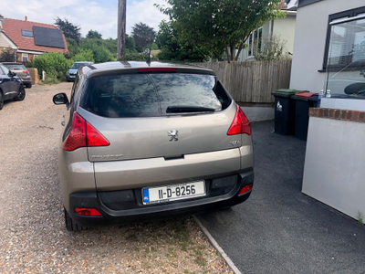PEUGEOT 3008 2011