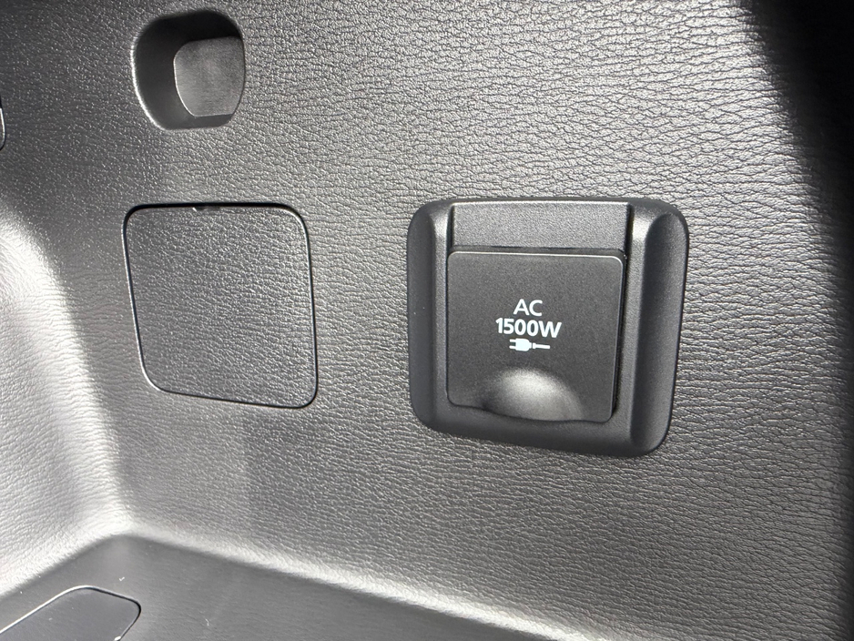 2022 Mitsubishi Outlander 2.4L Petrol Plug-in Hybrid For Sale Images