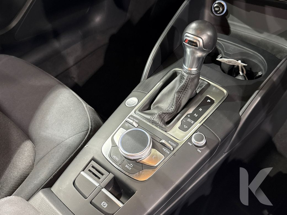 Audi A3 1.4 AUTOMATIC SALOON - FACTORY ALLOYS - CRUISE CONTOL - REAR CAMERA — thumbnail 20