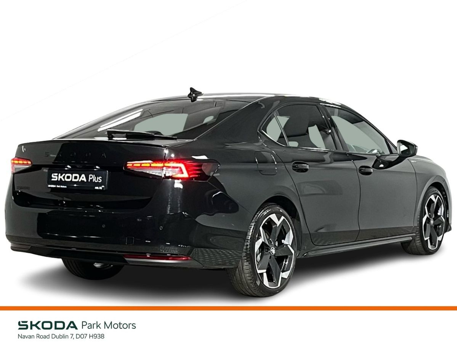 Skoda Superb Sportline DSG 2.0TDI 150BHP - 19 Inch Alloys - Reversing Camera - Ambient Lighting - Climate Control - Electric Heated Seats - Keyless Start - Apple CarPlay/Android Auto — thumbnail 4