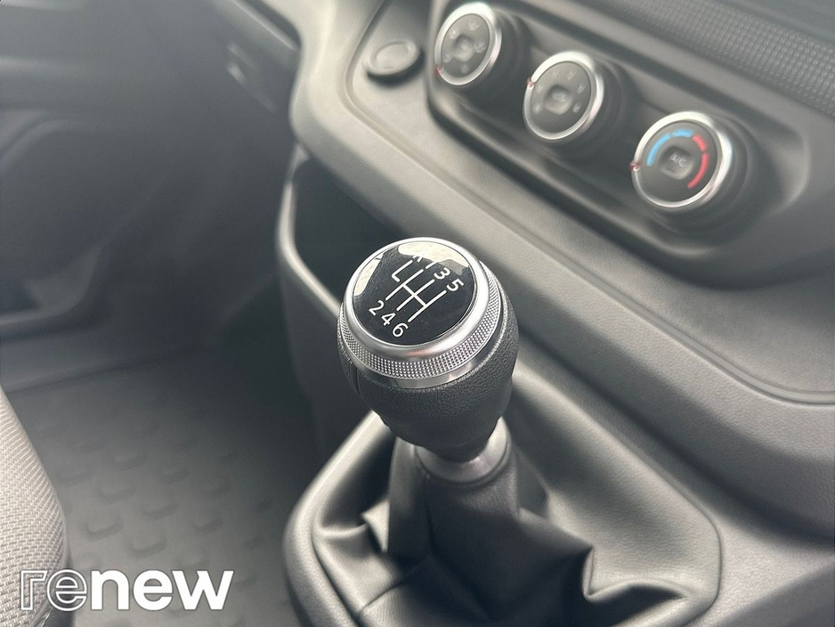 2026 Renault Trafic 2L Diesel For Sale Images