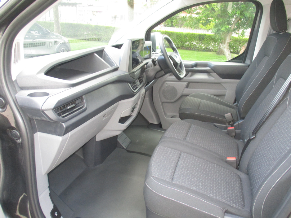 2026 Ford Transit Custom Kombi 2.5L Petrol Plug-in Hybrid For Sale Images