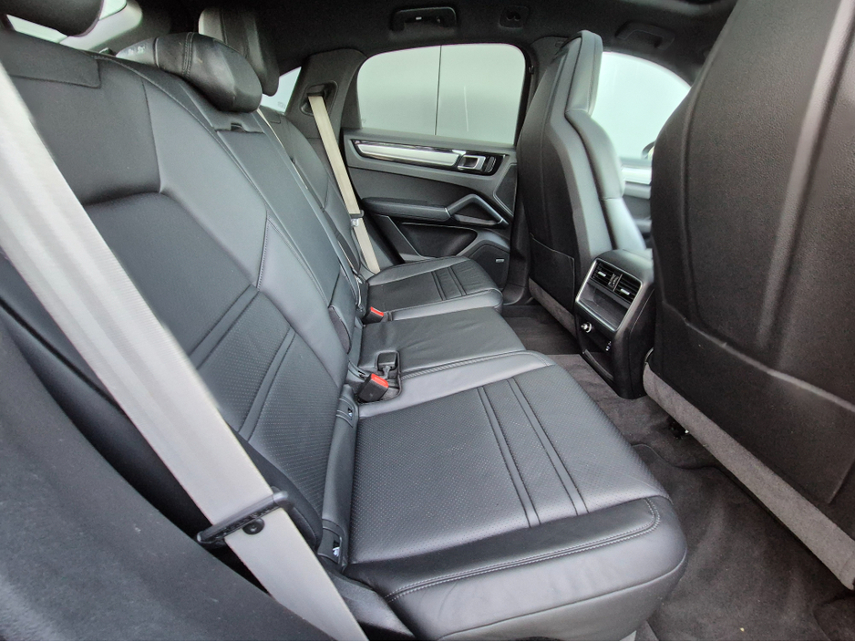 2023 Porsche Cayenne 3.0L Petrol Plug-in Hybrid For Sale Images