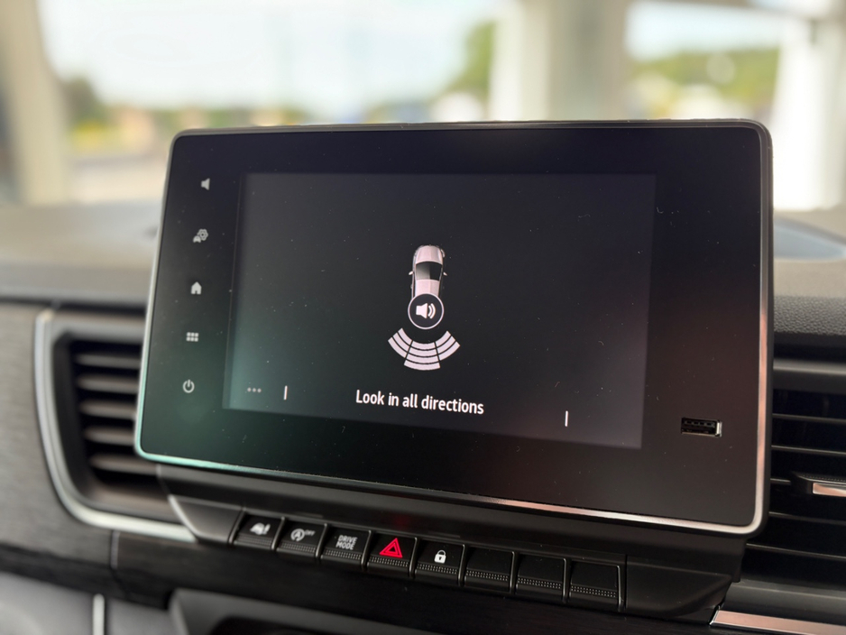 2025 Renault Trafic 2L Diesel For Sale Images