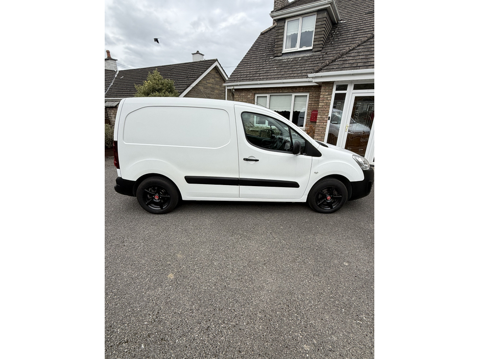 Citroen Berlingo LX BLUEHDI 75 625KG S SWB MY40 3 — thumbnail 4