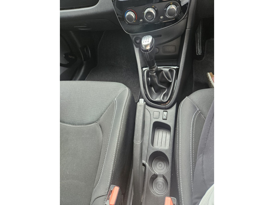 Renault Clio IV DYNAMIQUE NAV 1.2 PETR — thumbnail 4