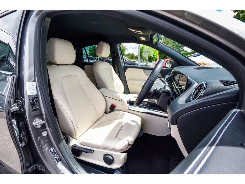 Mercedes-Benz GLA Class 180d Progressive Night Pack Auto — thumbnail 14