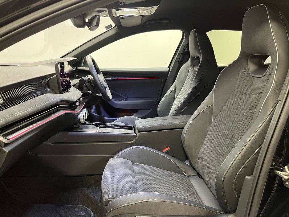 Skoda Superb Sportline DSG 2.0TDI 150BHP - 19 Inch Alloys - Reversing Camera - Ambient Lighting - Climate Control - Electric Heated Seats - Keyless Start - Apple CarPlay/Android Auto — thumbnail 18