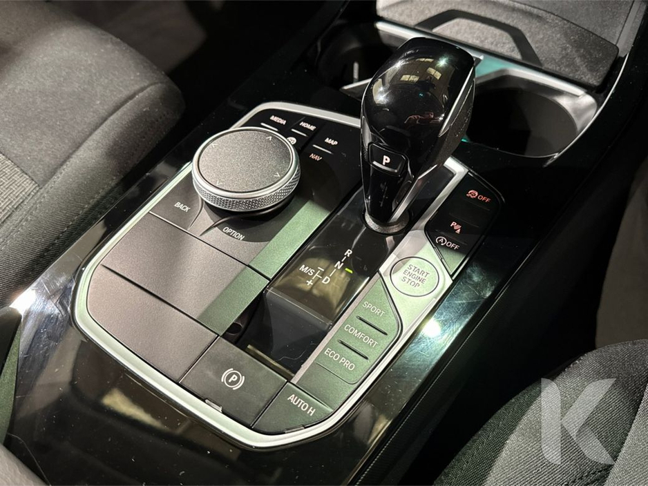 BMW 1 Series 1.5 AUTOMATIC - ELECTRIC TAILGATE - MULTI FUNCTION STEERING WHEEL - CRUISE CONTROL - REVERSE CAMERA - ELECTRIC SEATS — thumbnail 20