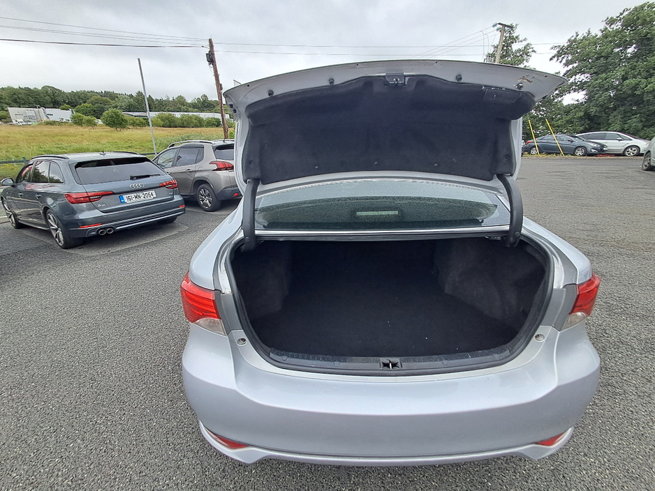2014 Toyota Avensis 2L Diesel For Sale Images